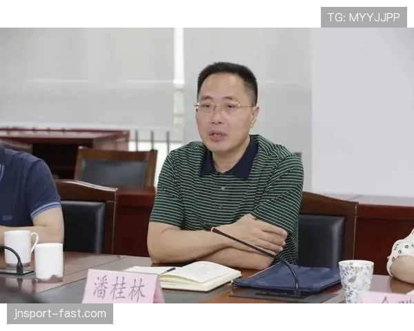 裁判沟通系统如何提升判罚准确性与场上协作效率解读